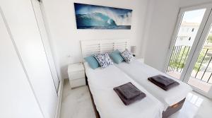 Łóżko lub łóżka w pokoju w obiekcie Luxury 2 bed Penthouse on Golf Course Murcia