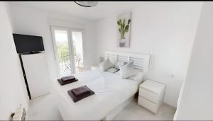 Łóżko lub łóżka w pokoju w obiekcie Luxury 2 bed Penthouse on Golf Course Murcia