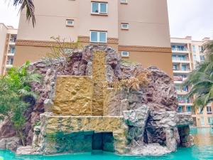 Bazén v ubytování Atlantis Condo Resort Pattaya nebo v jeho okolí + 22 fotografií