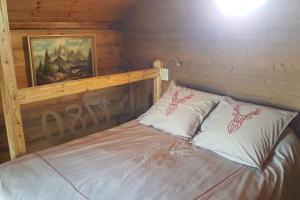 Posteľ alebo postele v izbe v ubytovaní Gîte / chalet meublé pour 2 personnes le 1780