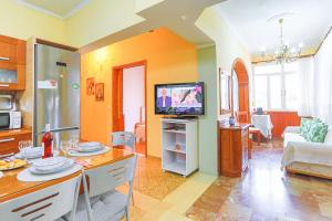 TV a/nebo společenská místnost v ubytování Agathi House
