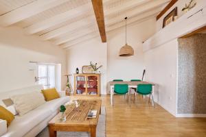 a living room with a couch and a table at Atico vistas Estafeta,centro historico in Pamplona
