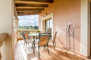 A balcony or terrace at Finca Es Reguerons Petit