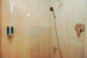 Koupelna v ubytování Urbanview Hotel Cantee Halim Perdanakusuma by RedDoorz
