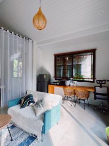 a living room with a couch and a table at Crystal Bali Style in Salad Beach