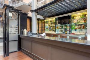 Lounge nebo bar v ubytování Best Western Plus Village Park Inn
