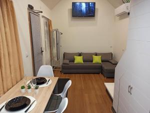 TV a/nebo společenská místnost v ubytování Tiny House