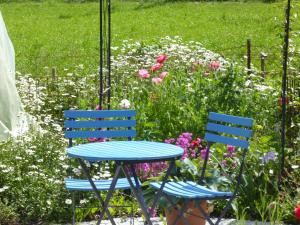 A garden outside B&B Hofstetter