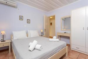 Ένα ή περισσότερα κρεβάτια σε δωμάτιο στο Antigoni Beach House +51 φωτογραφίες