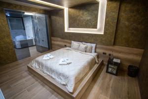 Monogramlux客房内的一张或多张床位