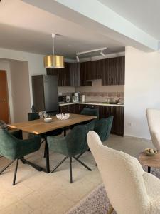 Kuchyňa alebo kuchynka v ubytovaní Sinus Prémium Aparthotel Siófok