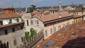 Nespecifikovaný výhled na destinaci Verona nebo výhled na město při pohledu z penzionu