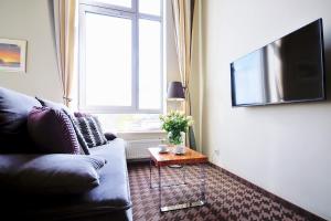 Televízia a/alebo spoločenská miestnosť v ubytovaní 408 w ROYAL TULIP SAND 200 m plaża prywatny DOBRUK APARTAMENTY