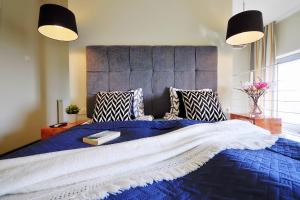 Posteľ alebo postele v izbe v ubytovaní 408 w ROYAL TULIP SAND 200 m plaża prywatny DOBRUK APARTAMENTY