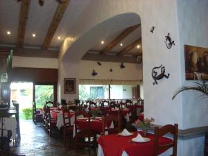 Ein Restaurant oder anderes Speiselokal in der Unterkunft Hotel Argento 