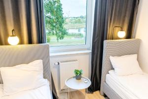 Posteľ alebo postele v izbe v ubytovaní River View - widok na wodę, parking w hali, winda, 3pok i 5 łóżek, klima, Netflix i Max, centrum