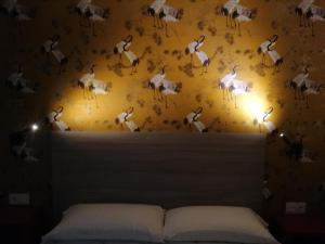 a bedroom with a wall mural of animals on the wall at APARTAMENTO CALMA in Logroño