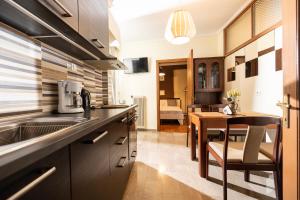 Кухня или кухненски бокс в Delmare Posidonio Apartment