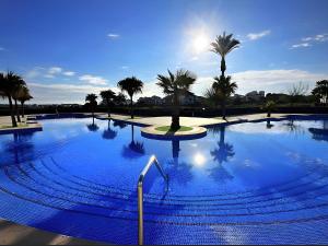 Basen w obiekcie Luxury 2 bed Penthouse on Golf Course Murcia lub w pobliżu