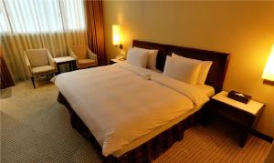 Postel nebo postele na pokoji v ubytování Taipei International Hotel