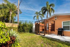 Gallery image of 13 Beach Cottage With Heated Pool In Clearwater in Clearwater