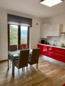 a kitchen with a dining room table and chairs at Ninfea B&B in San Giovanni Teatino