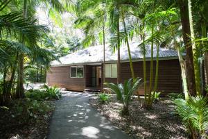 Songbirds Rainforest Retreat外面的花园