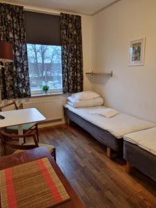 Postel nebo postele na pokoji v ubytování Torget Vandrarhem