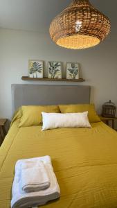 Una cama o camas en una habitación de Santiago Plaza Departamento Microcentro Premium