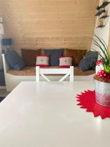 Posedenie v ubytovaní Au-Doux-Altic chalet romantique avec JACUZZI ET SAUNA