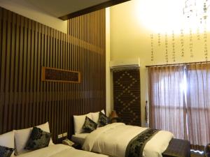 Un pat sau paturi într-o cameră la The Domed Tile B&B