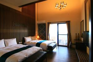 Un pat sau paturi într-o cameră la The Domed Tile B&B