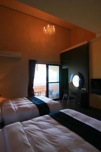 Un pat sau paturi într-o cameră la The Domed Tile B&B