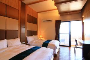 Un pat sau paturi într-o cameră la The Domed Tile B&B