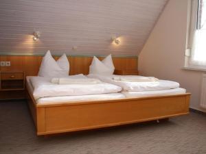 a large bed with white sheets and pillows on it at Seepark Heidenholz, Plau am See in Plau am See +29 photos
