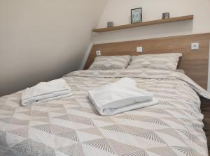 A bed or beds in a room at Modessa