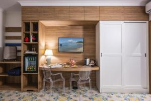a dining room with a table and chairs at Mia Resort Paestum in Paestum