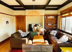 Gallery image of Cabbage Tree - Summer or Winter Beachfront Haven in Papamoa +24 photos