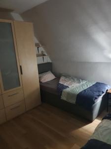 a small bedroom with two beds and a cabinet at Haus Tanja in der Kurstadt Bad Eilsen in Bad Eilsen