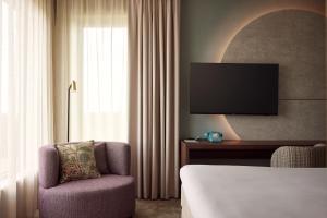 TV a/nebo společenská místnost v ubytování Van der Valk Hotel Lelystad