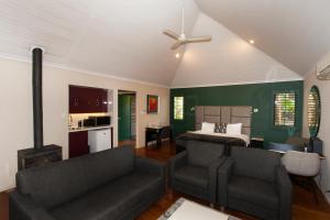 Songbirds Rainforest Retreat的休息区