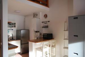 Zdjęcie z galerii obiektu Apartament Wysoki Pl. Św. Ambrożego 8 w Międzybrodziu Bialskim +2 zdjęcia