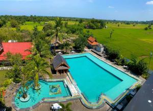 Bazén v ubytování Nakasang Paradise Hotel nebo v jeho okolí