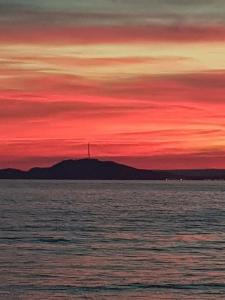 Fotografia z galérie ubytovania LES PIEDS DANS L'EAU VUE EXCEPTIONNELLE SUR LA MER v destinácii Marseille
