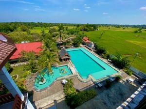 Bazén v ubytování Nakasang Paradise Hotel nebo v jeho okolí