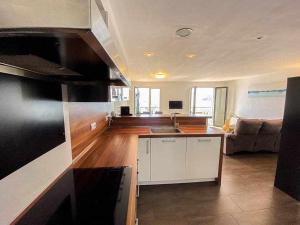Kuchyň nebo kuchyňský kout v ubytování Apartamento exclusivo en primera línea de mar