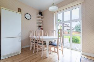 Kuchyň nebo kuchyňský kout v ubytování New House, Private Garden & Parking City Center + 8 fotografií