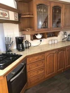 a kitchen with wooden cabinets and a stove top oven at Haworth Prime Location 3 Bedroom Duplex Apartment in Haworth