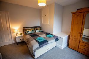 a small bedroom with a bed and a dresser at George St Apartment that sleeps up to 4 in Salisbury