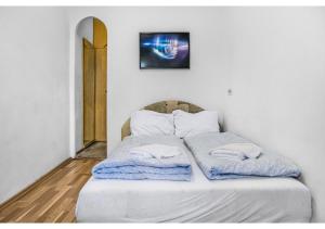 Welcoming 2BR Apt. Near Danube & Millenium Tower客房内的一张或多张床位